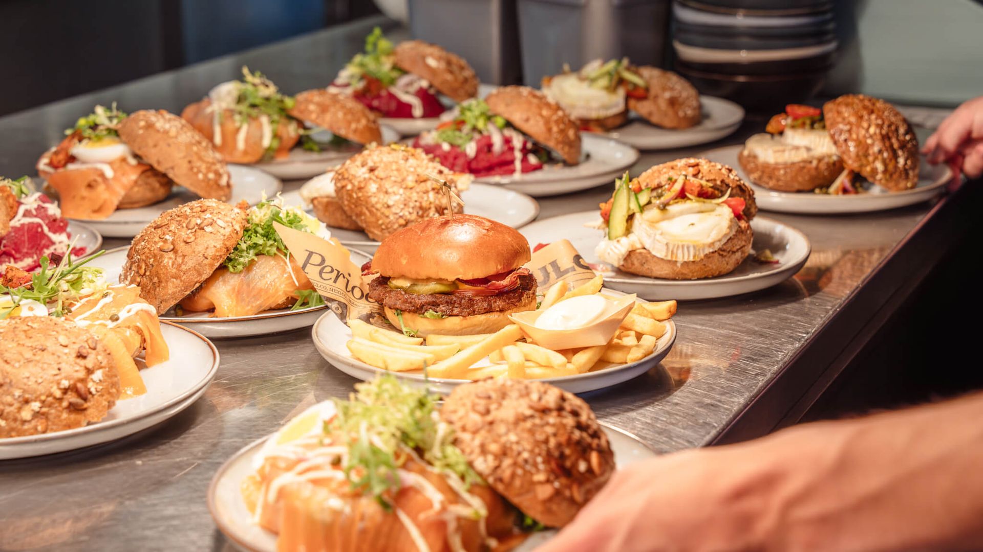 Een goede catering en uitstekende buffetten vind je bij Grandcafe Eemland in omgeving Hilversum, huizen, Laren, Blaricum, Bus