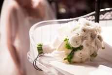 white bouquet of flowers